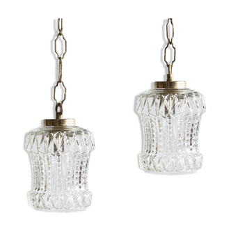 Pair of glass suspensions