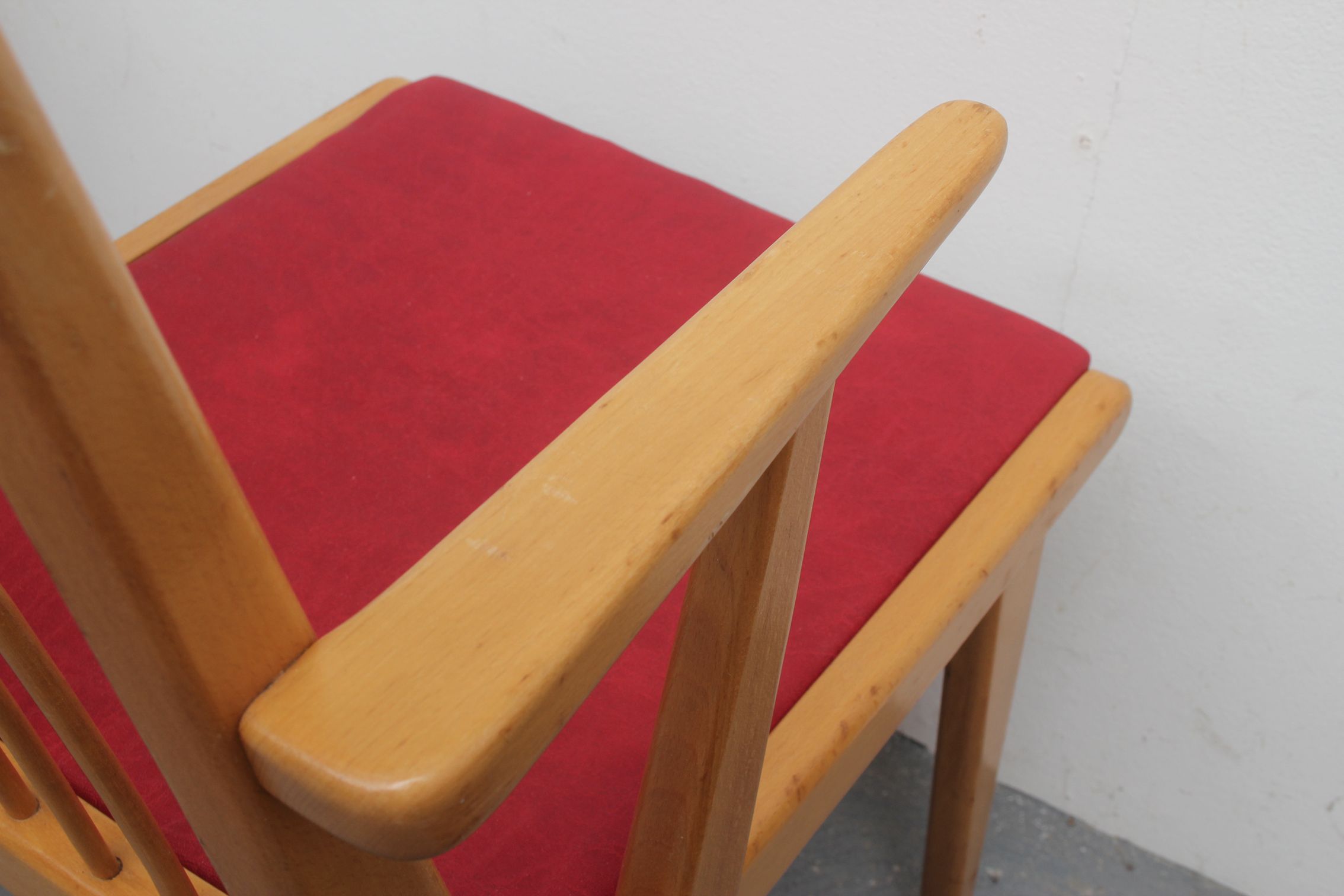 Fauteuil des années 1950 en bois de hêtre