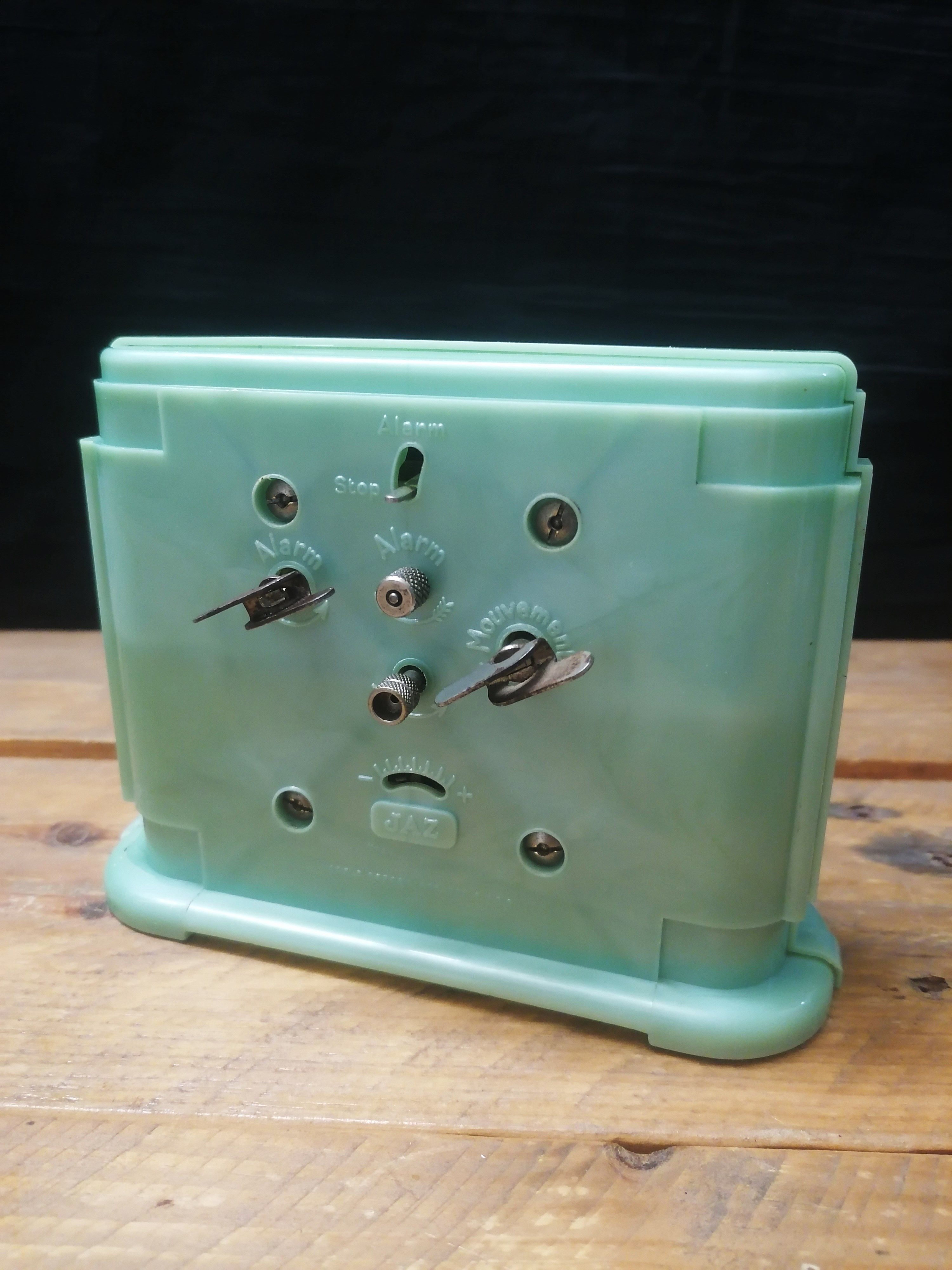 JAZ Pendulette / Mechanical Awakening - Art Deco Style - Mint Color - 1950s