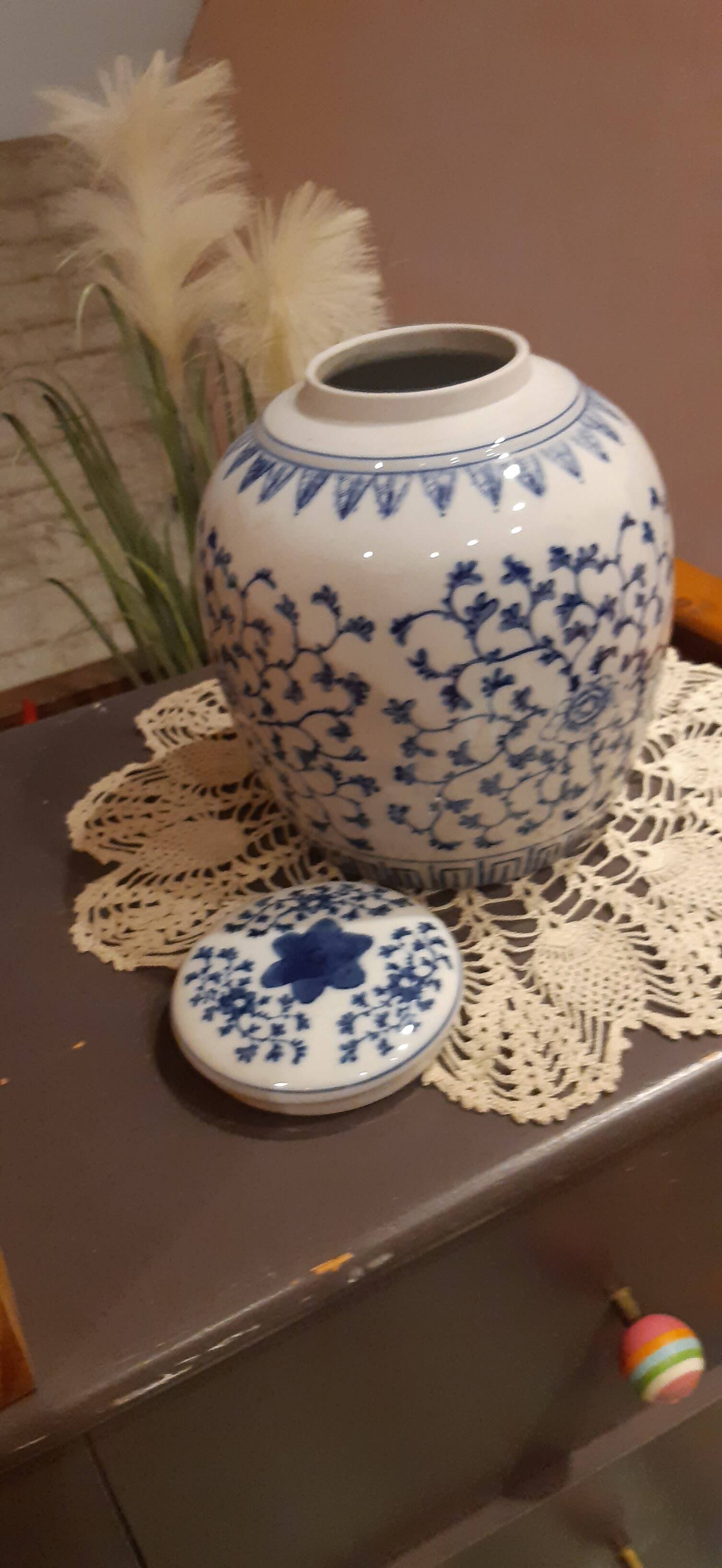 Chinese porcelain ginger pot