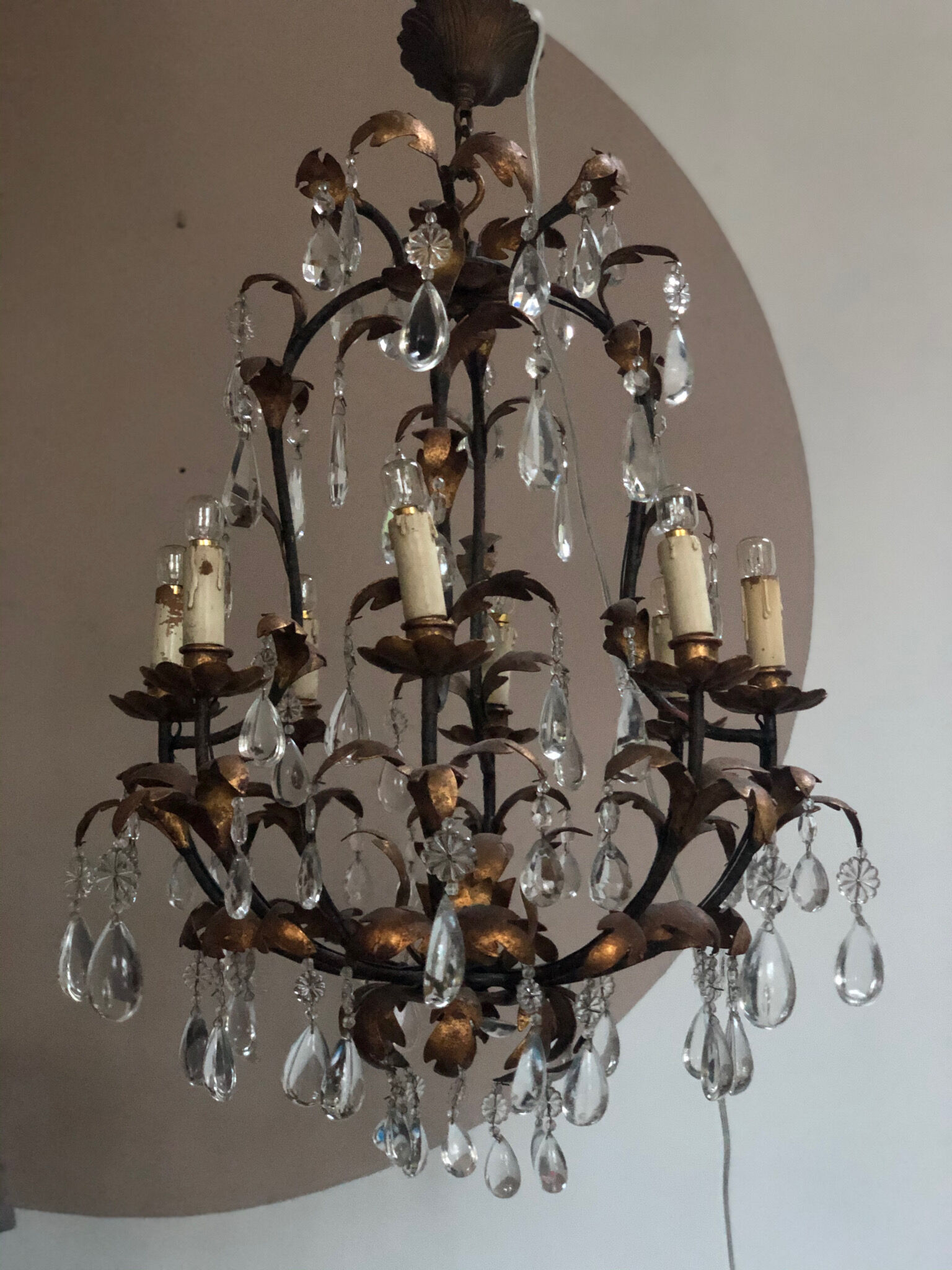 Lustre Avec les feuilles dorés et plein des cristal 30