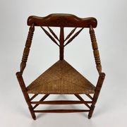 Chaise triangulaire en chêne massif et osier années 1950