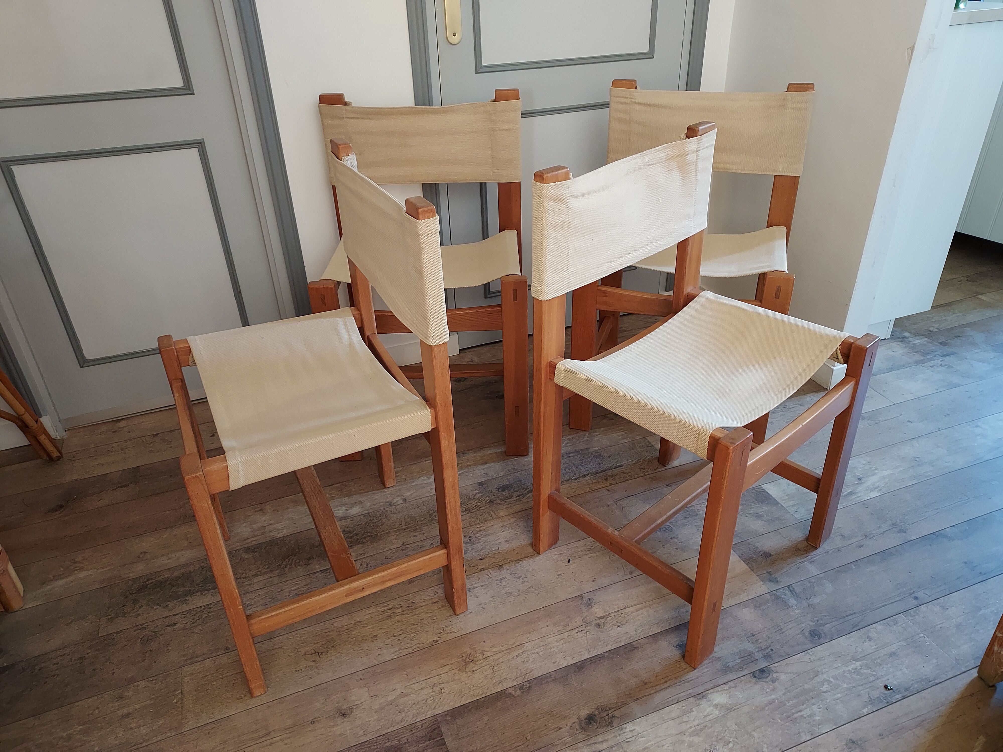 Lot 4 minimalist chairs