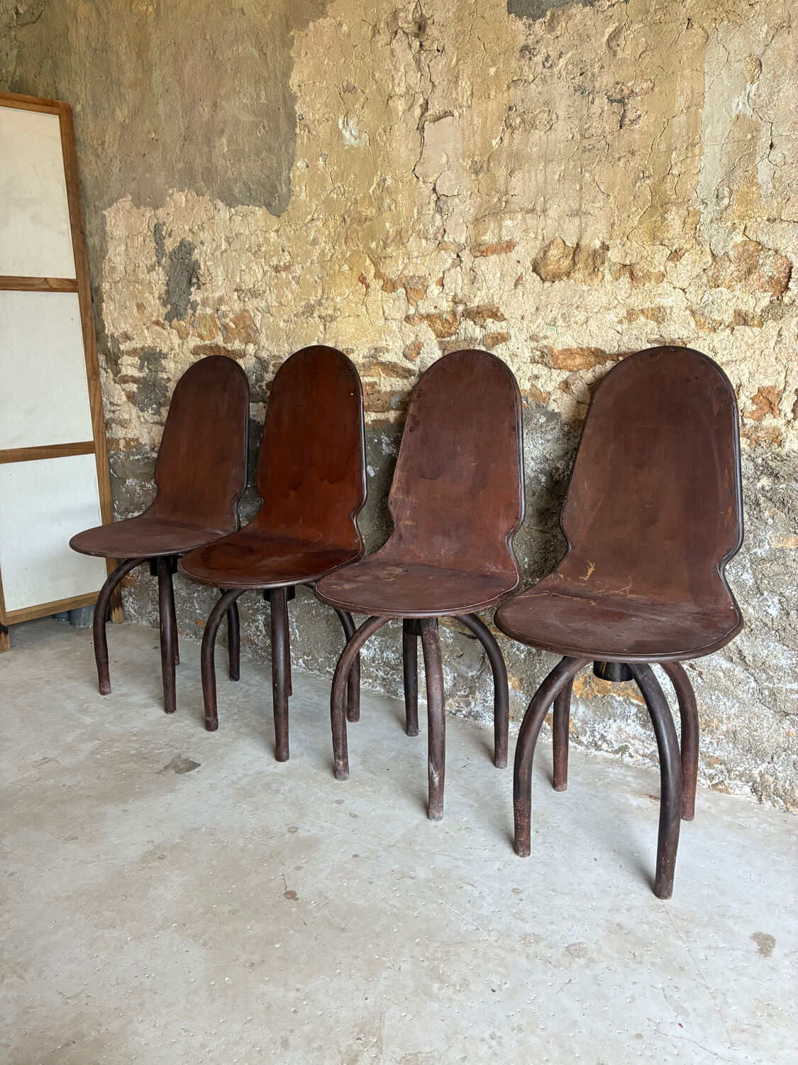 4 chaises industrielles vintage