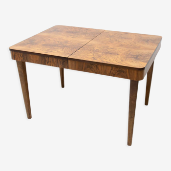 Fully renovated adjustable walnut dining table by Jindrich Halabala. 1940´s