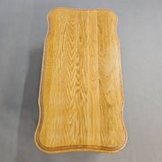 Table basse française en chêne massif des années 1970