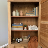 Small Parisian wardrobe "bonnetière"