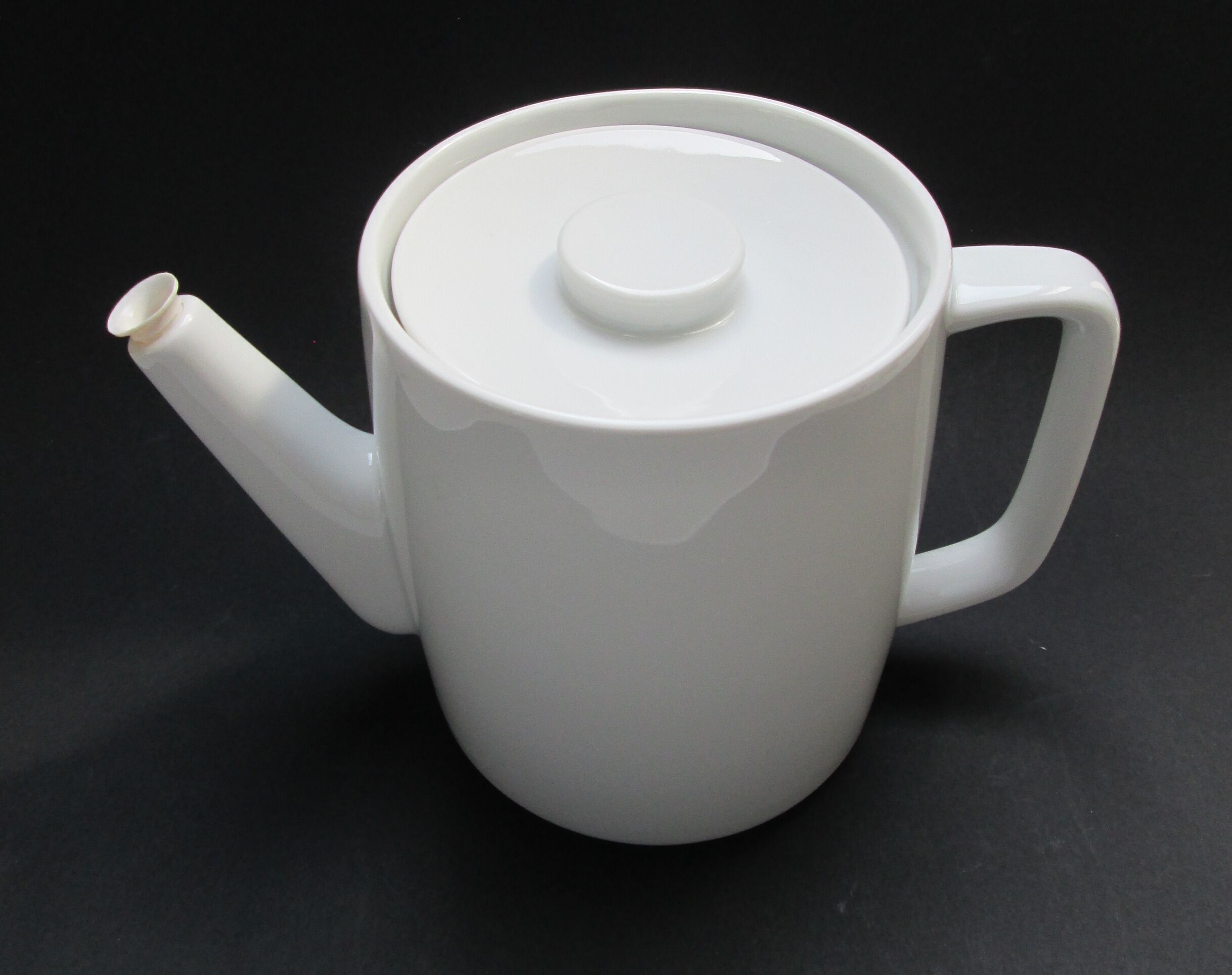 Coffee pot Grethe Meyer Royal Copenhagen 1972