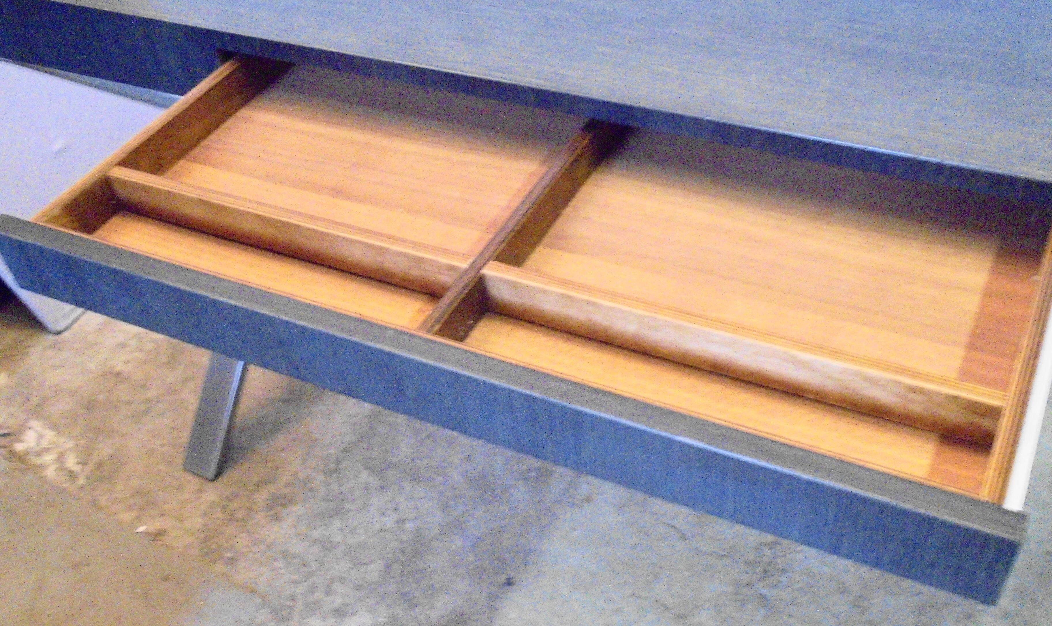 Flat office with metal feet of the 80s