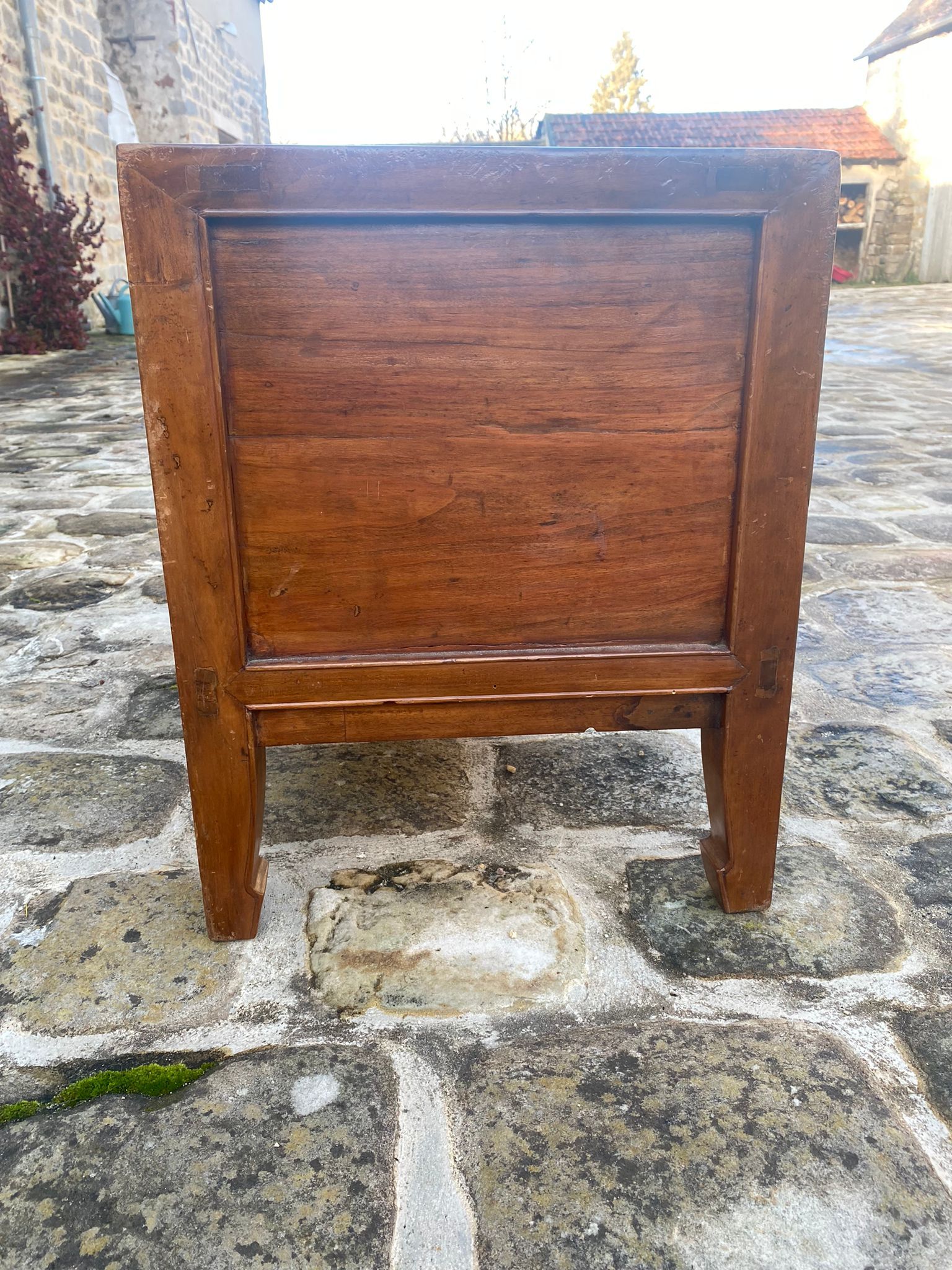 Low dresser