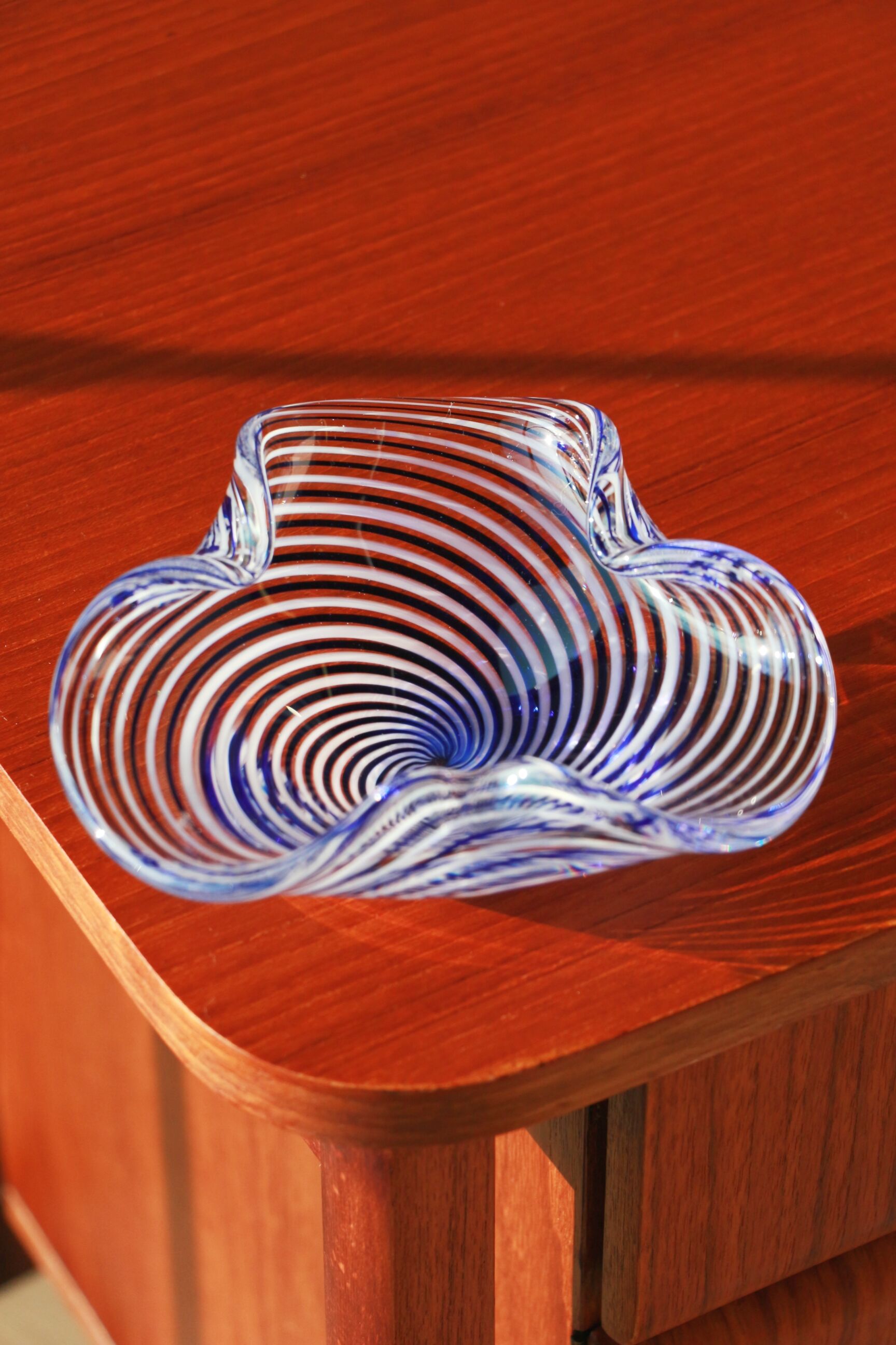 Empty pocket - blue/white - murano glass