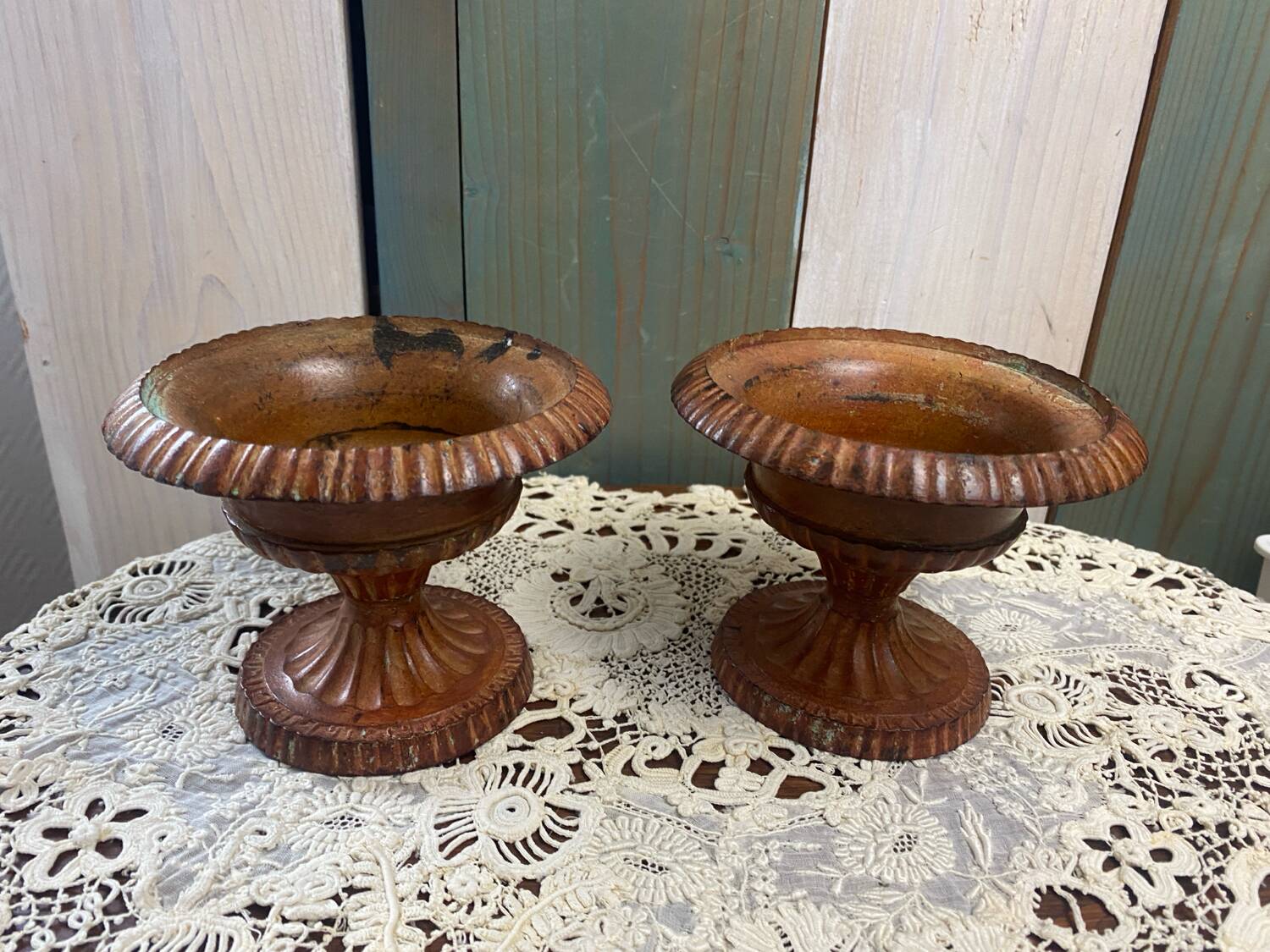 Set of 2 small cast iron Medicis