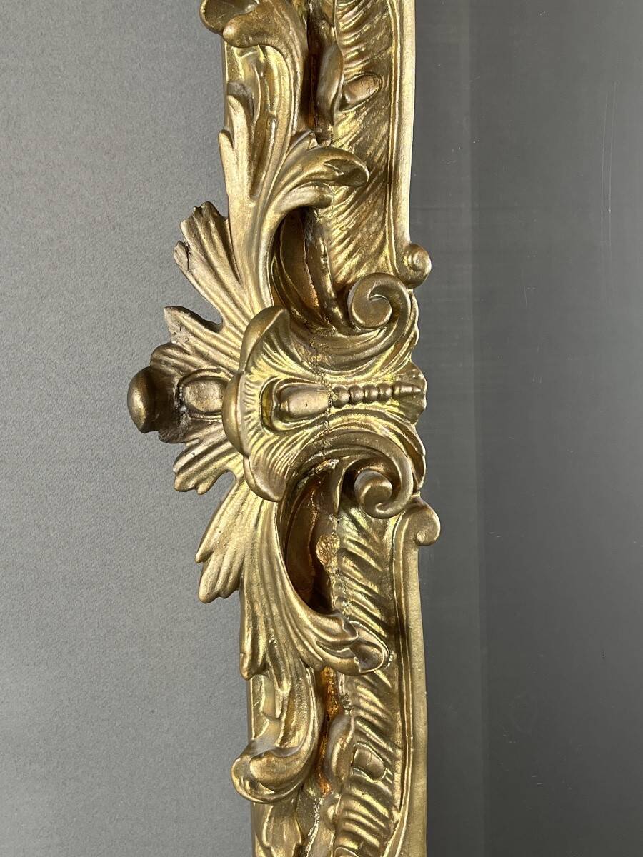Large gilded wooden mirror in Louis XV style, 19th century.