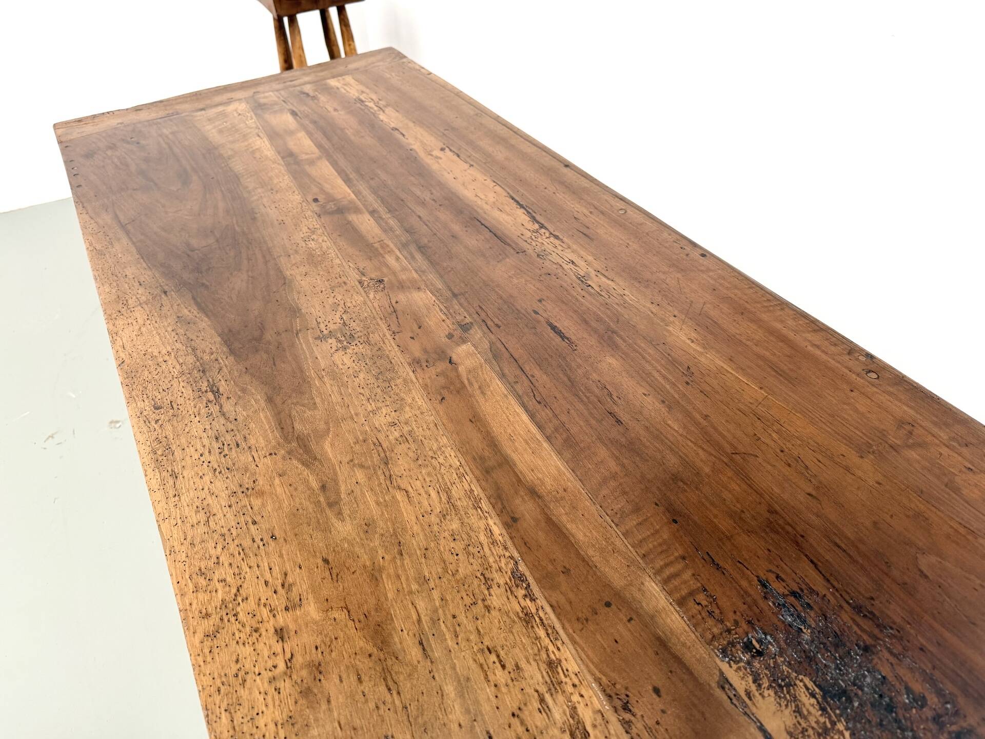 Farm table in walnut with spindle legs.