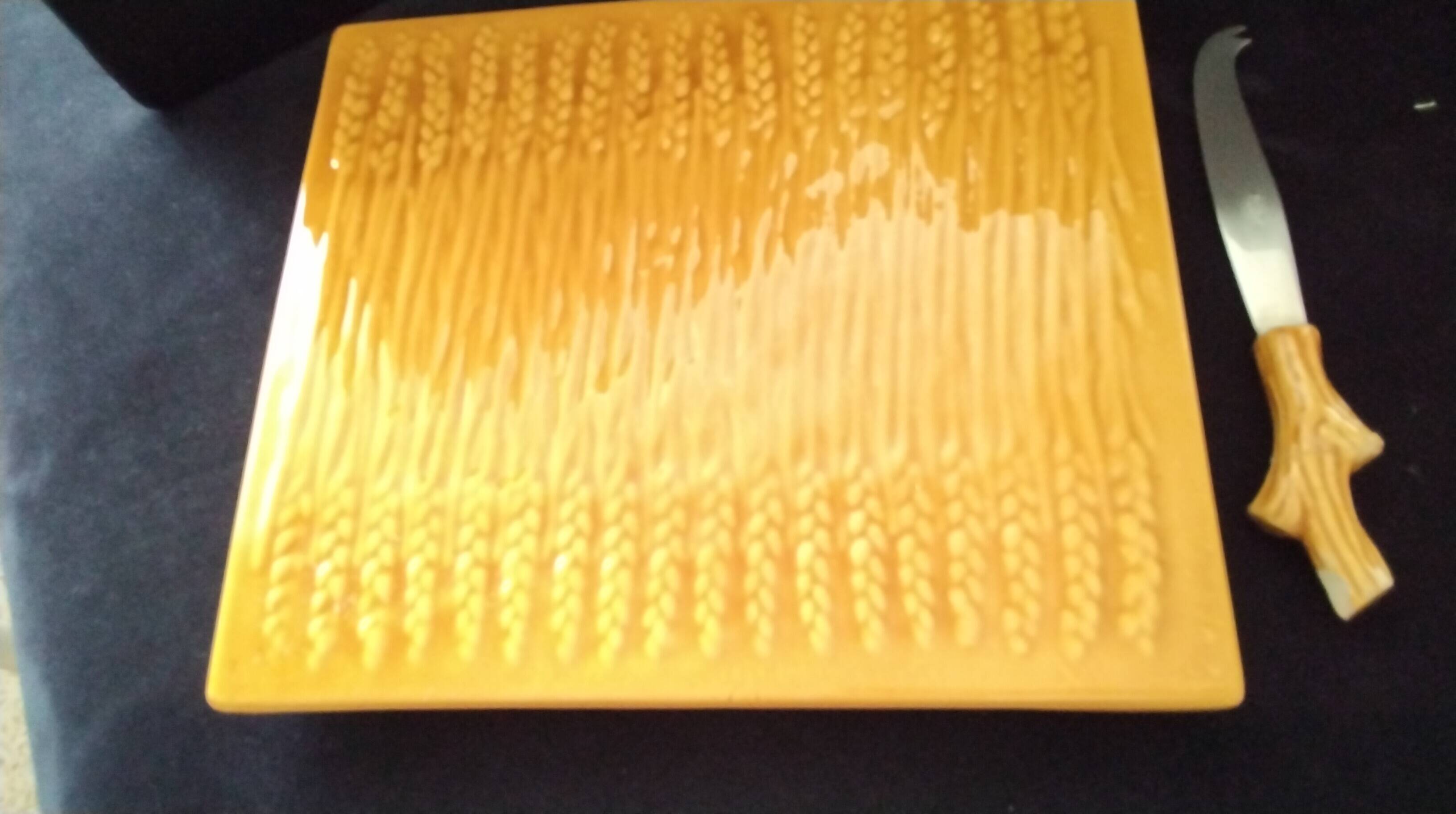 Cheese platter and matching butter dish in ceramic