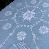 Oval tablecloth and 6 towels