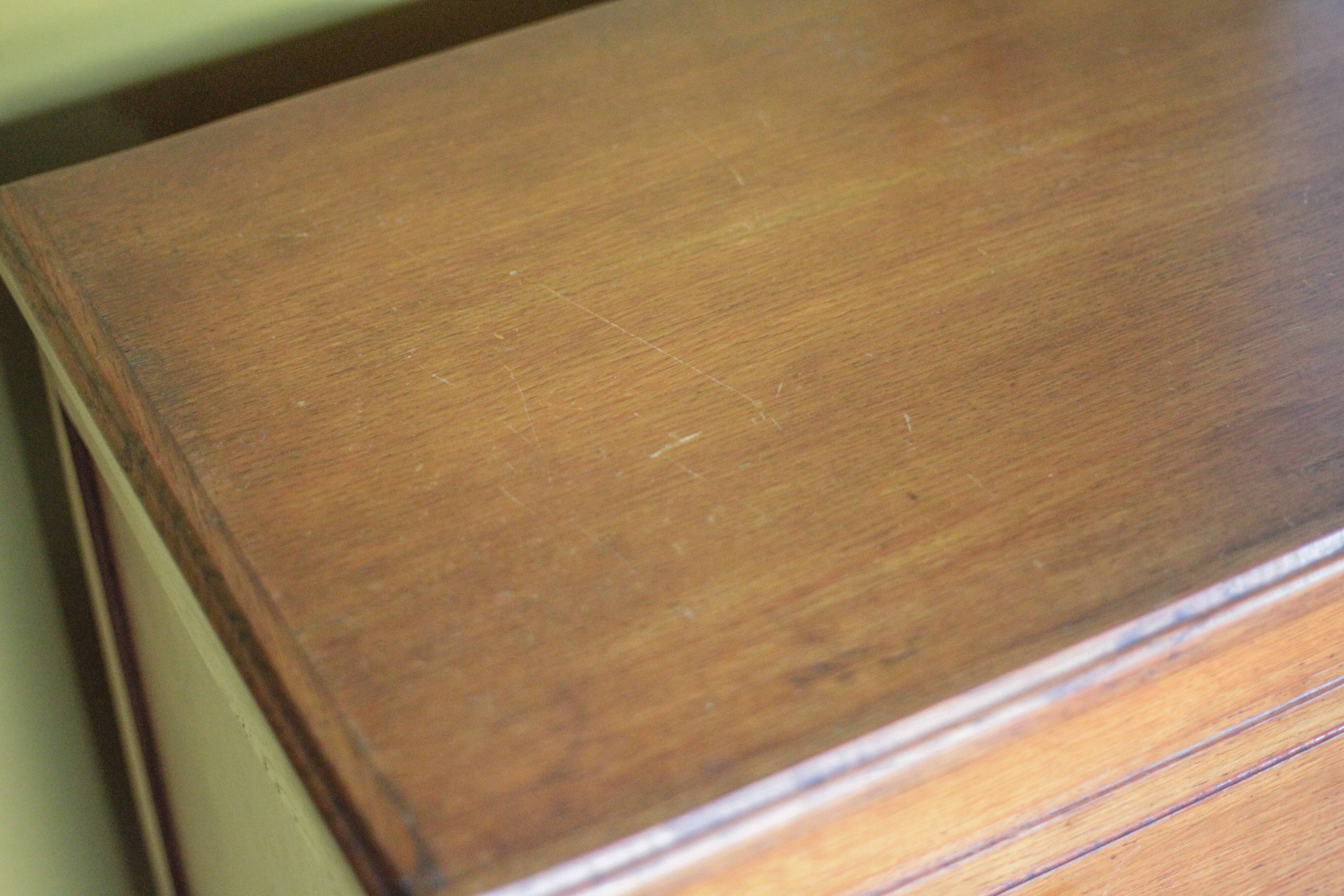 Wooden chest of drawers with 3 drawers, storage furniture, antique furniture, Art Deco.