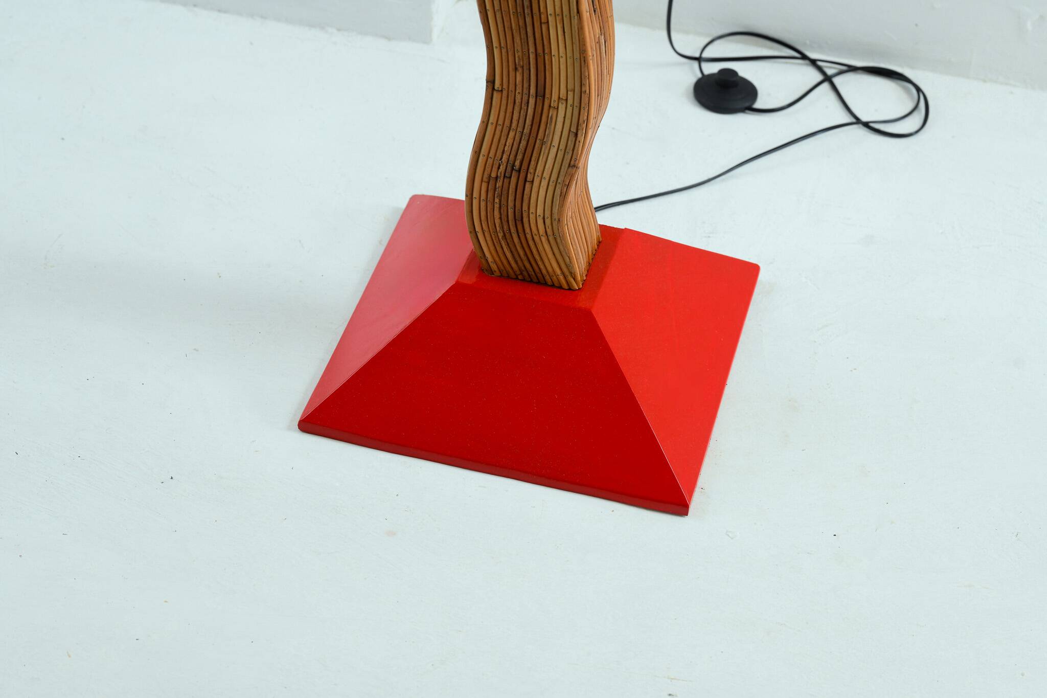Lampadaire moderniste en rotin « Pallete »