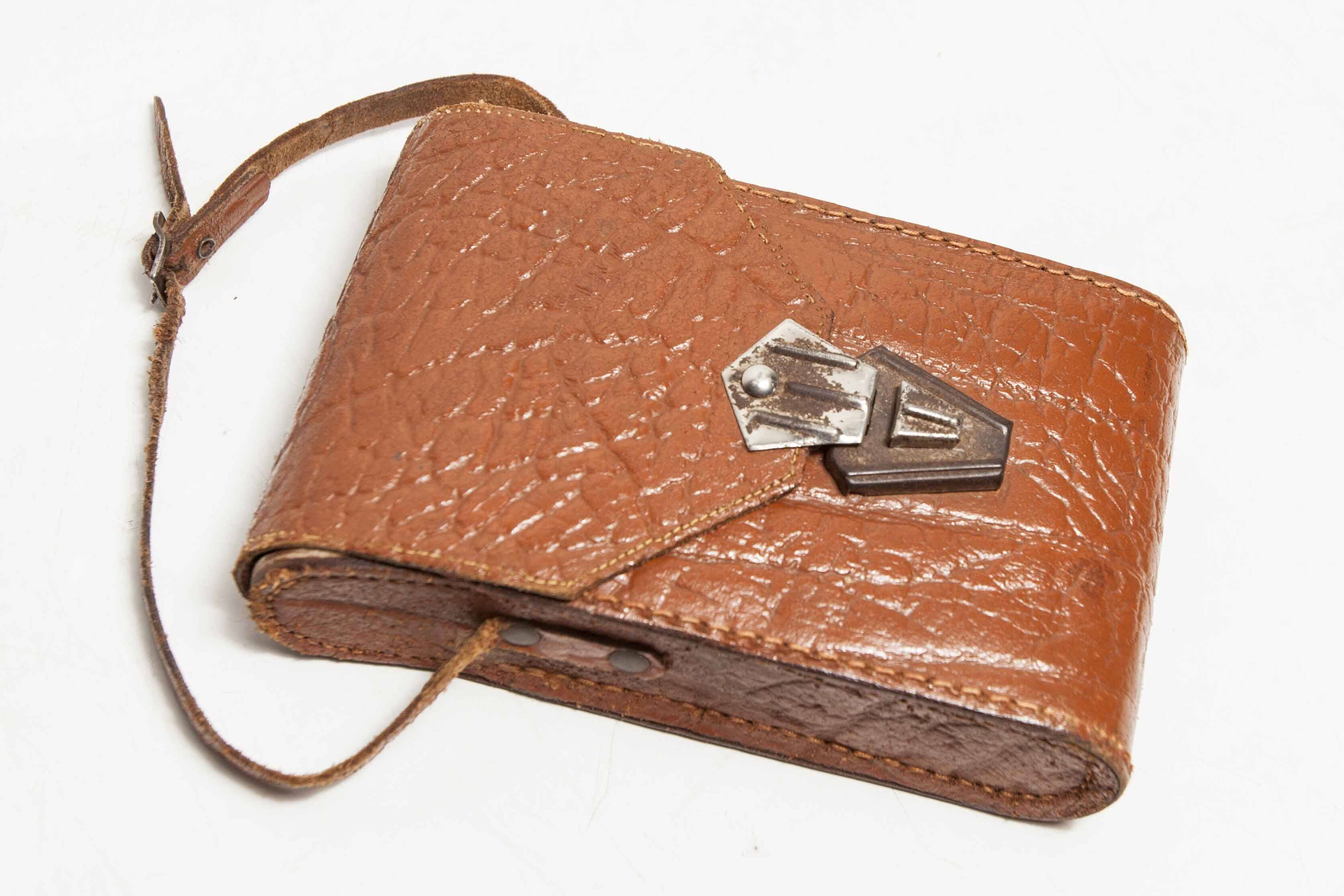 Appareil photo argentique Coronet Folding 6x9 1946 objectif menisque foyer fixe et pochette cuir