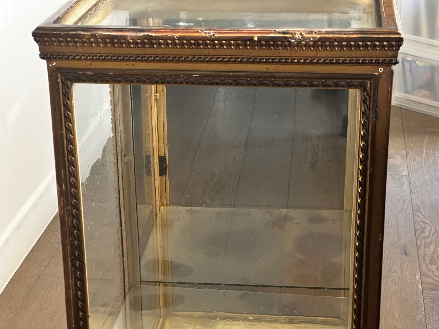 Counter display cabinet in wood and glass in Louis XVI style, 19th century.