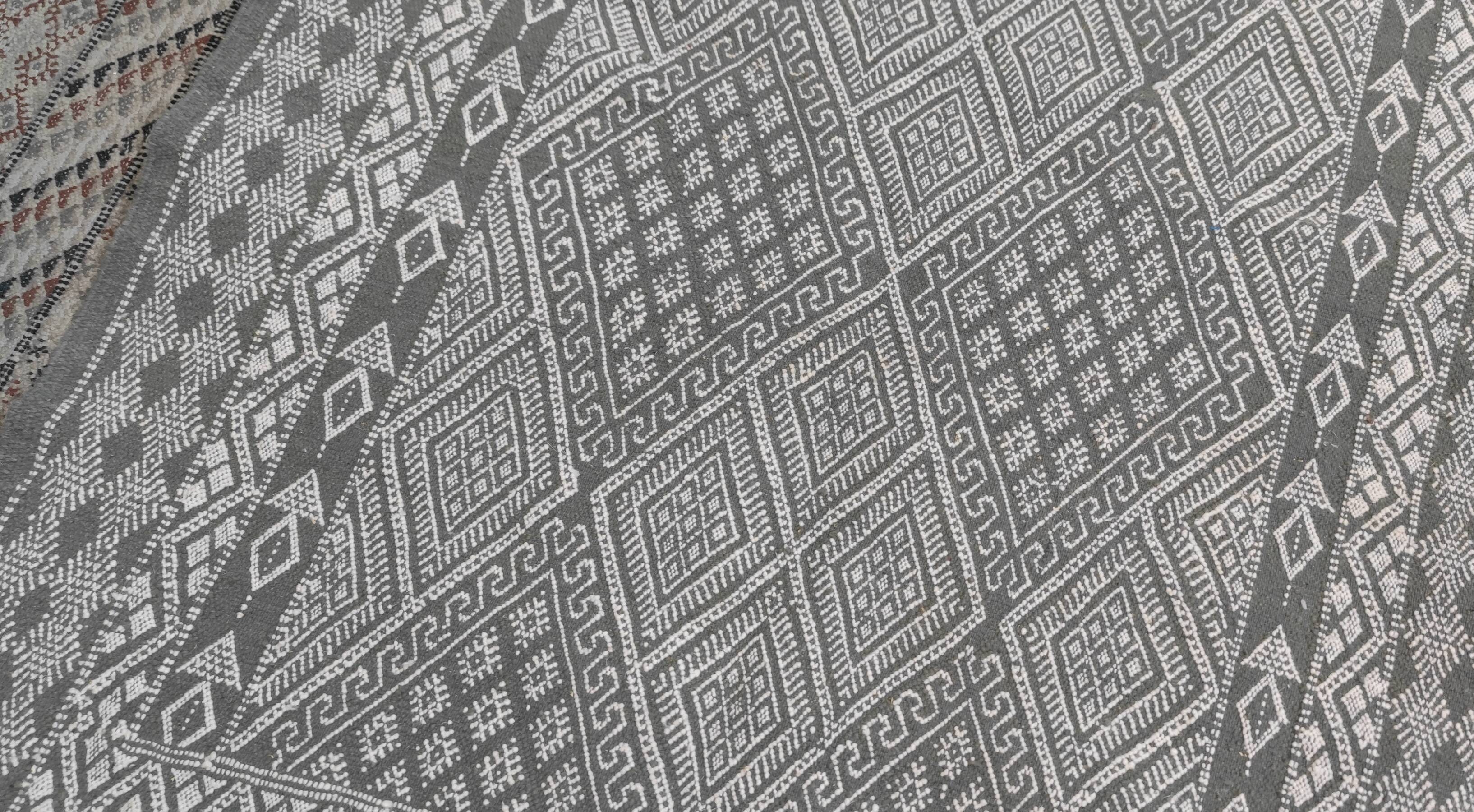 Handmade gray and white rug in natural wool