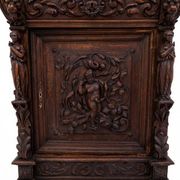Commode sculptée, France, vers 1840.