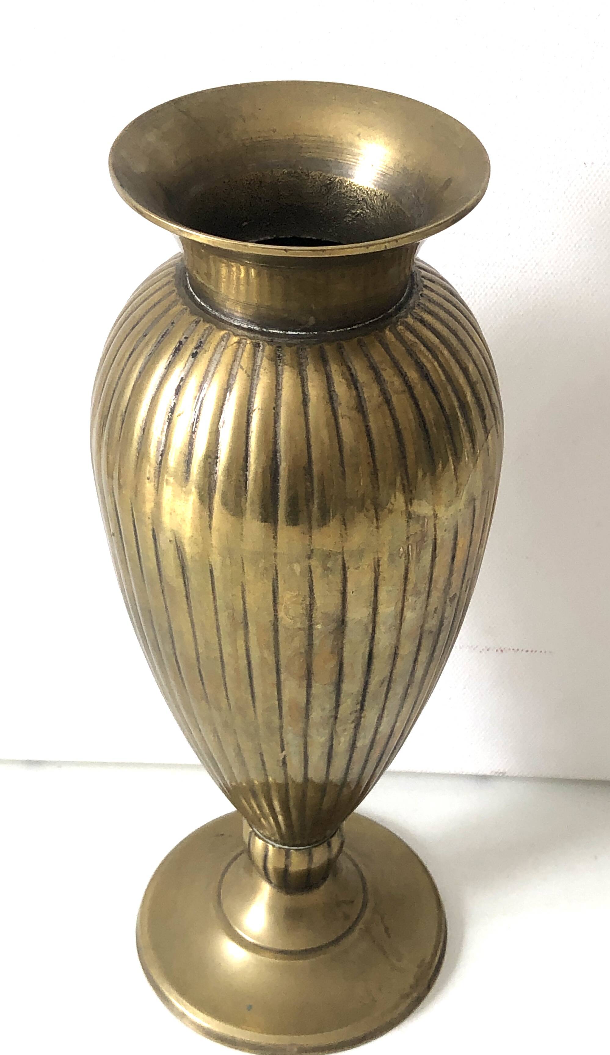 Footed vase