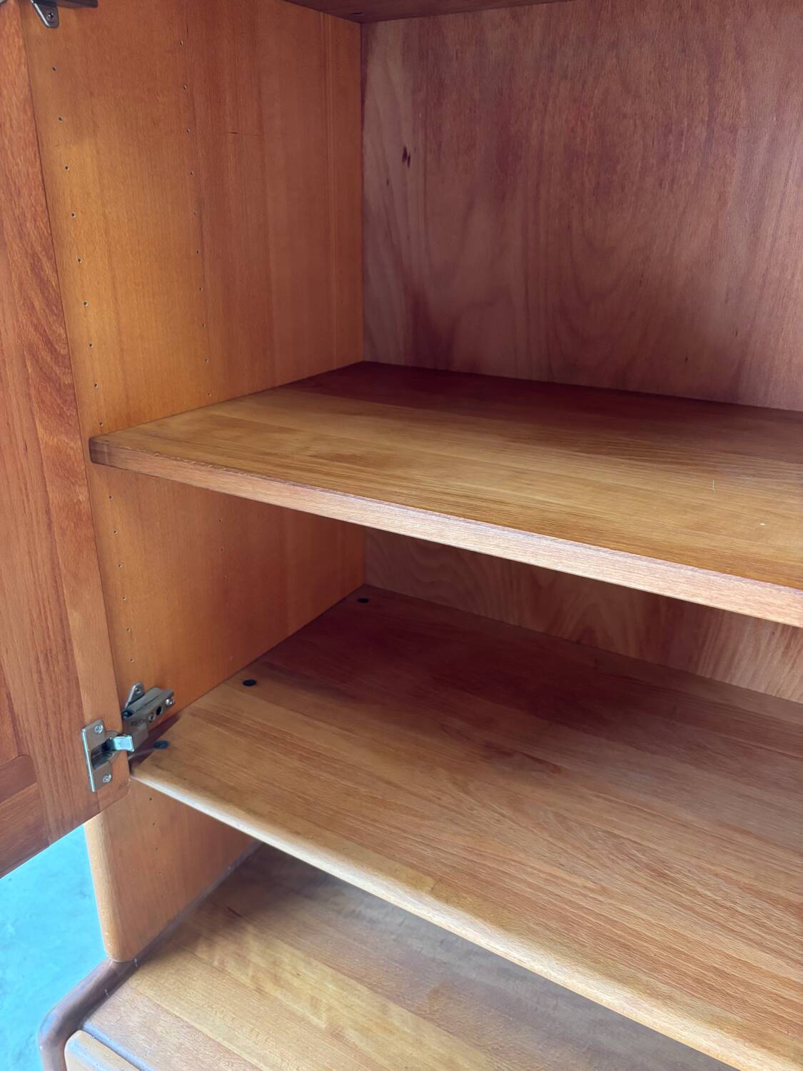 Modular enfilade by Soren Nissen & Ebbe Gehl, modelled by Fagus Seltz.