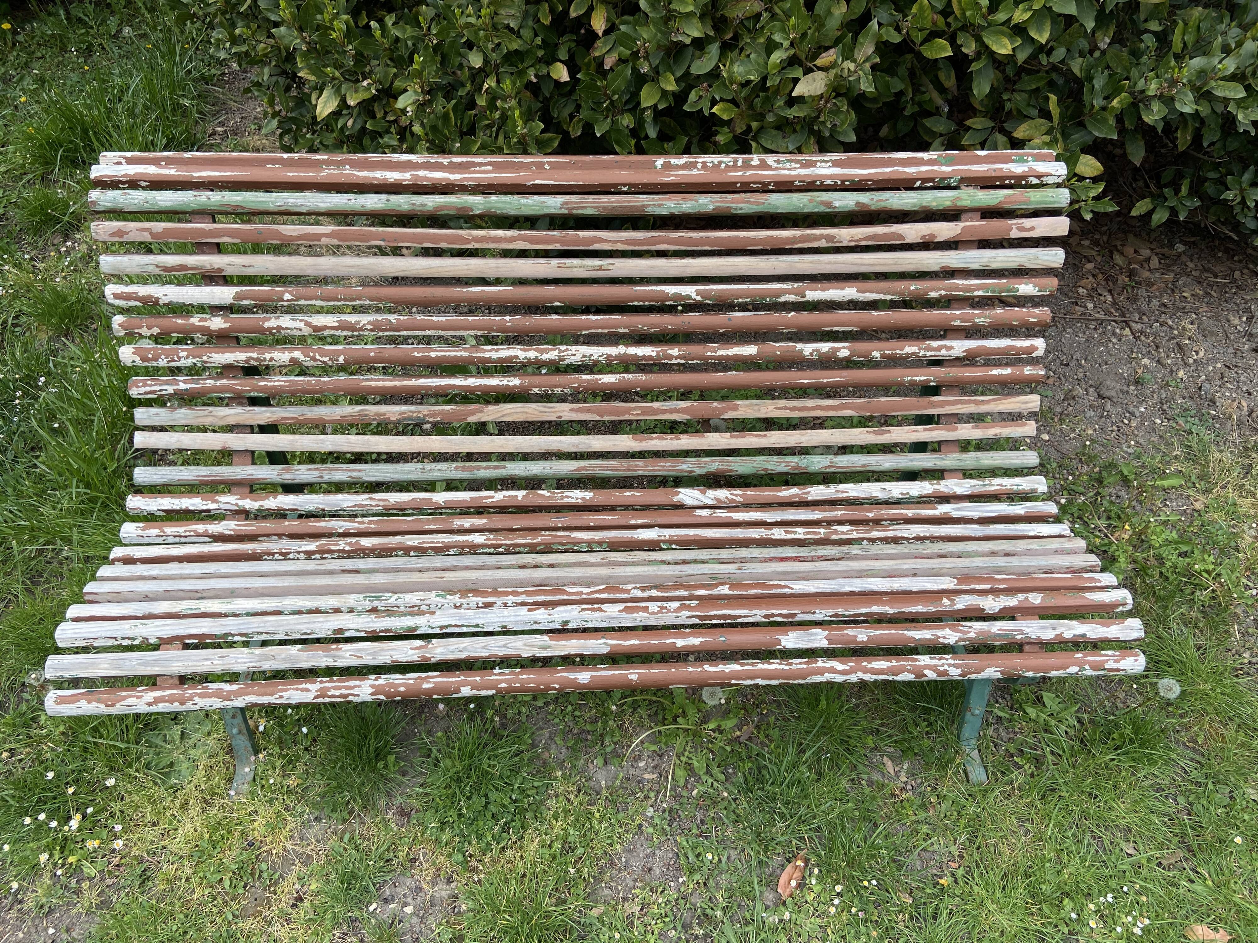 Banc de jardin parisien ancien en fer forgé et bois