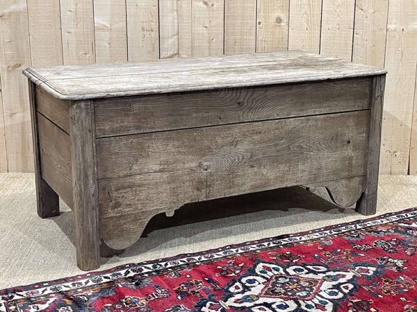 Banc coffre du  18ème en chêne brut - L=1m32, P=65cm, H=62cm.