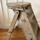Escabeau pliant en bois ancien