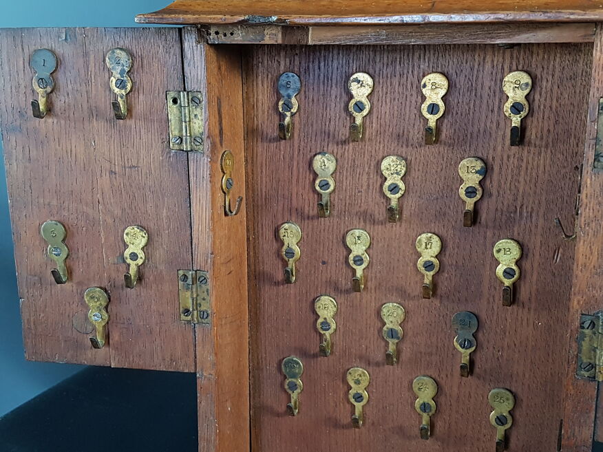 Boîte à clefs téléphone vintage