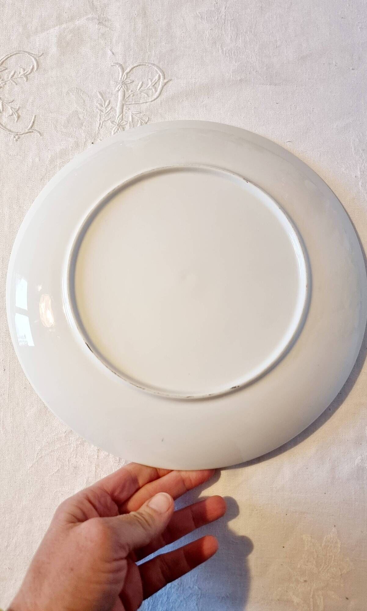 Vintage Japanese decorative plate with chrysanthemum and bird patterns.