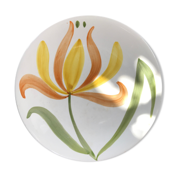 Floral pattern plate
