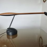 Lampe de bureau zoomorphe en merisier et polycarbonate