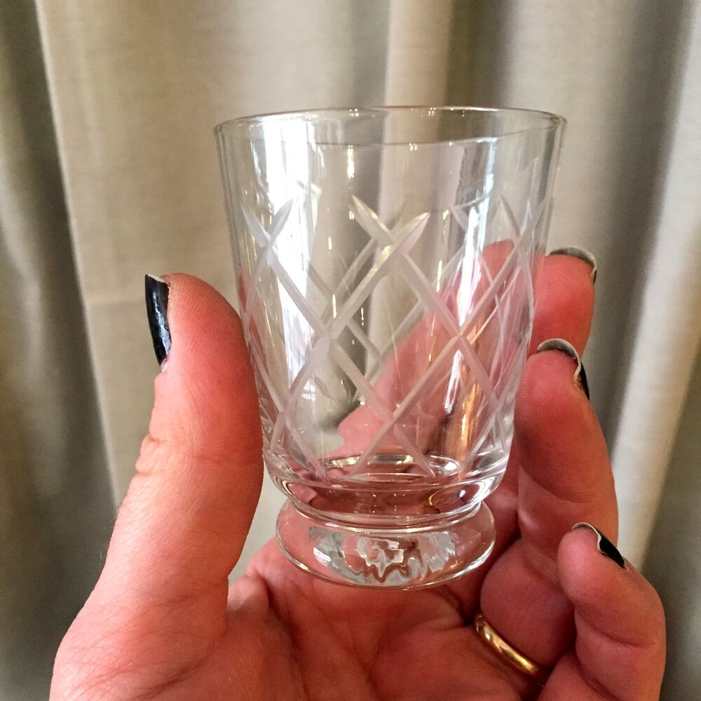 Suite of 11 port or digestive glasses in engraved glass from the 1930-1940