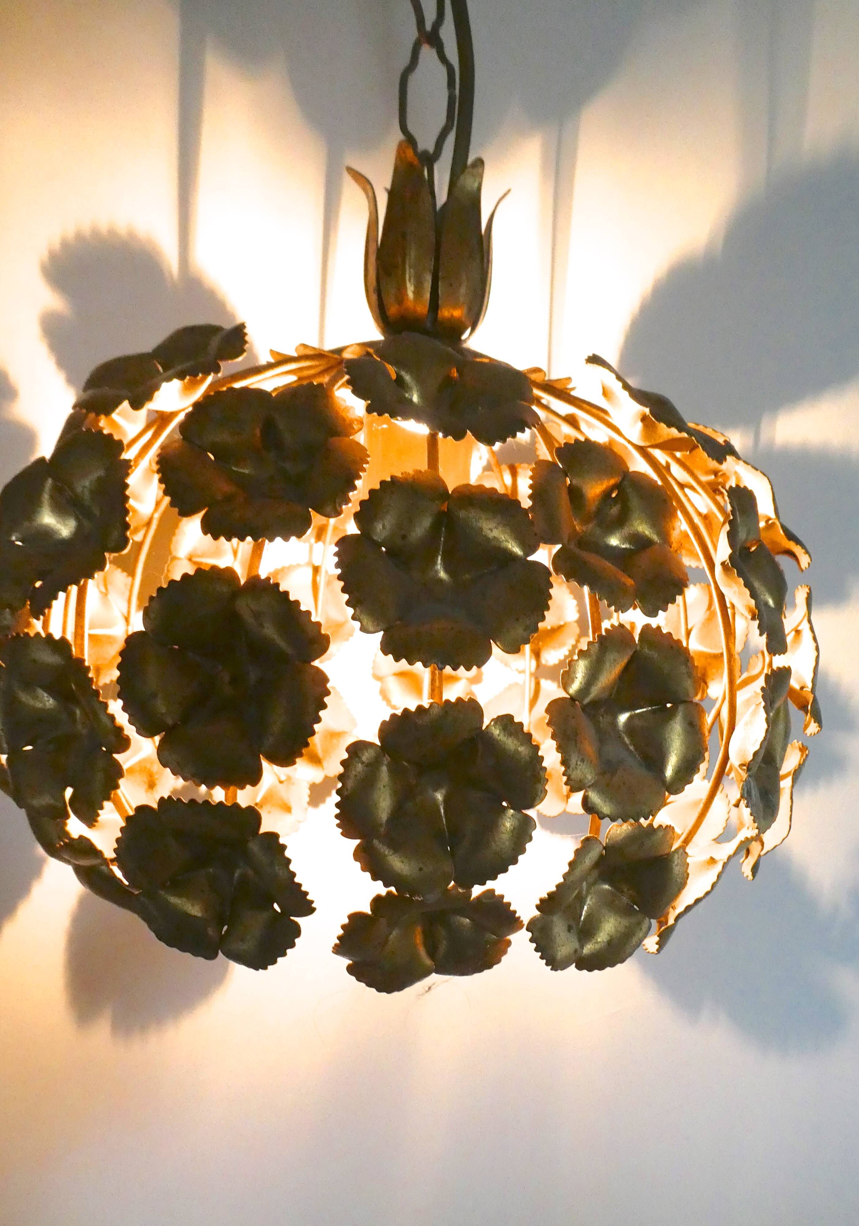 Hanging lamp with flowers in gilded metal, 60/70 years