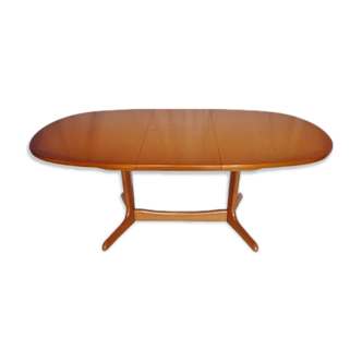 Scandinavian extendable oval table in G Plan teak