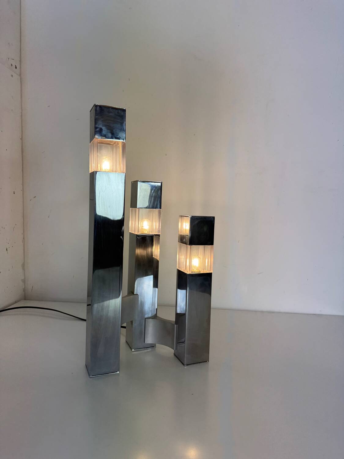 Very Mid-Century Modernist Architectural Sciolari Cubic Table Lamp by Gaet