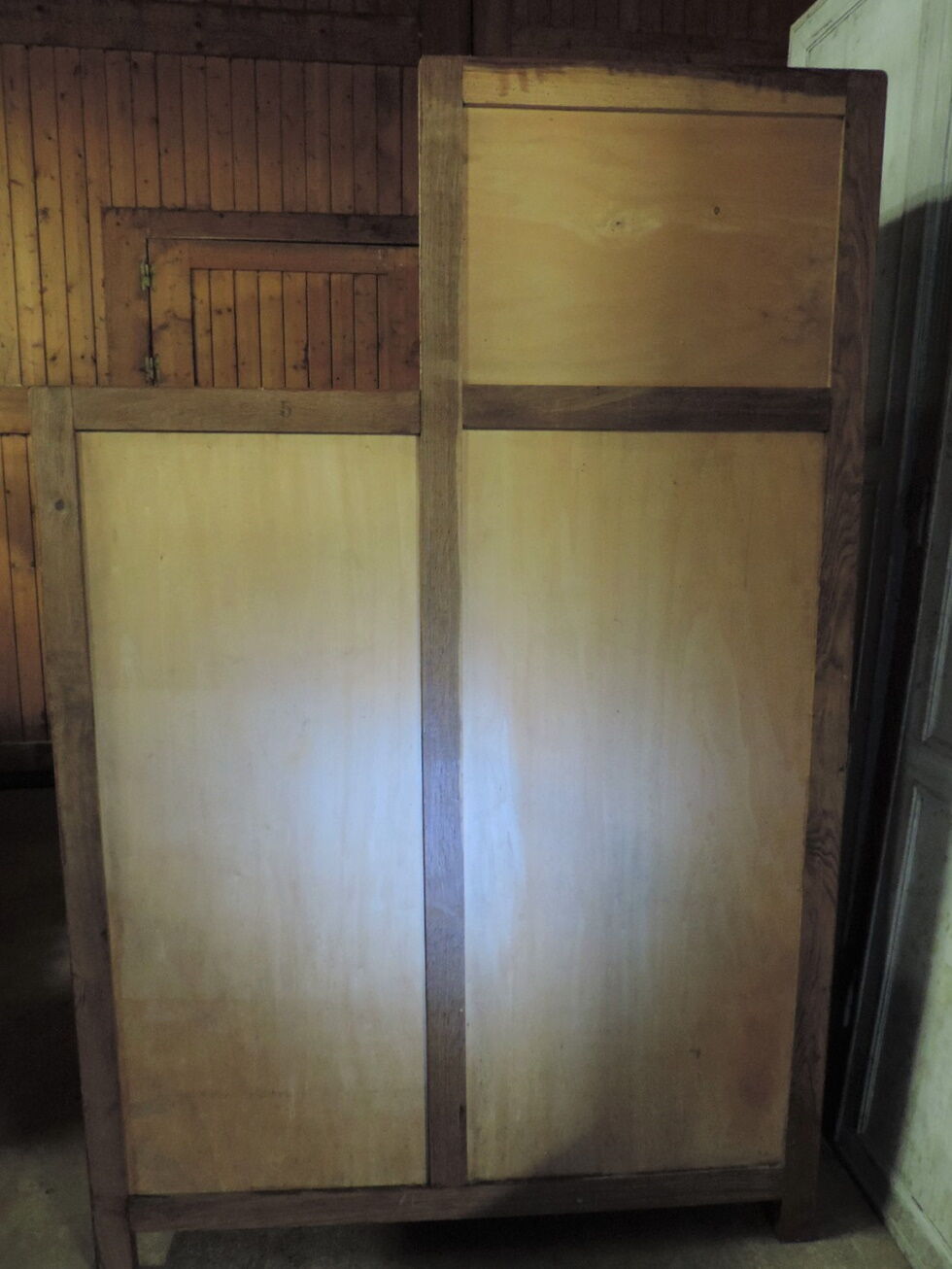 Asymmetrical parisian wardrobe