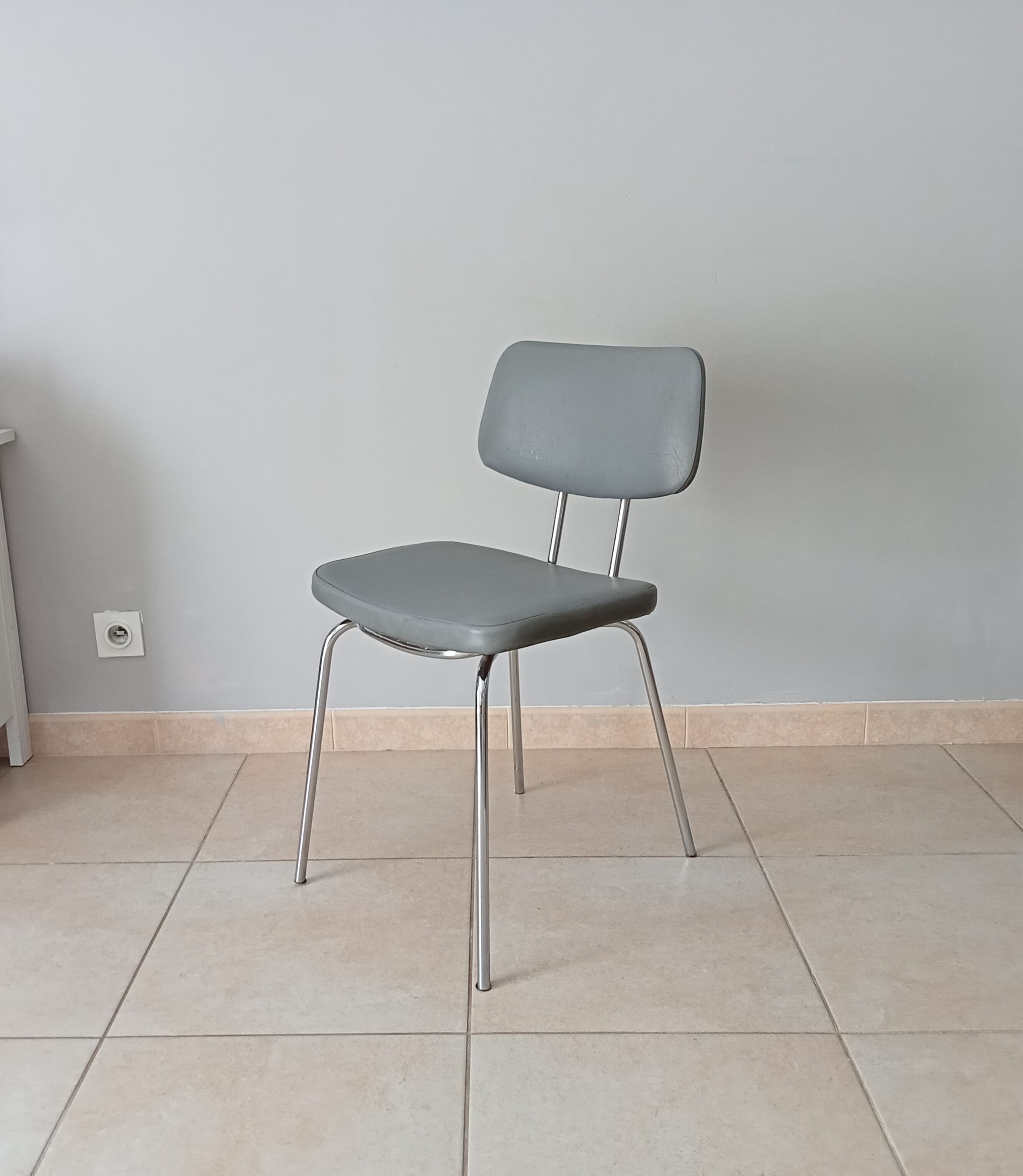 Vintage chair in skai and chrome 1950s