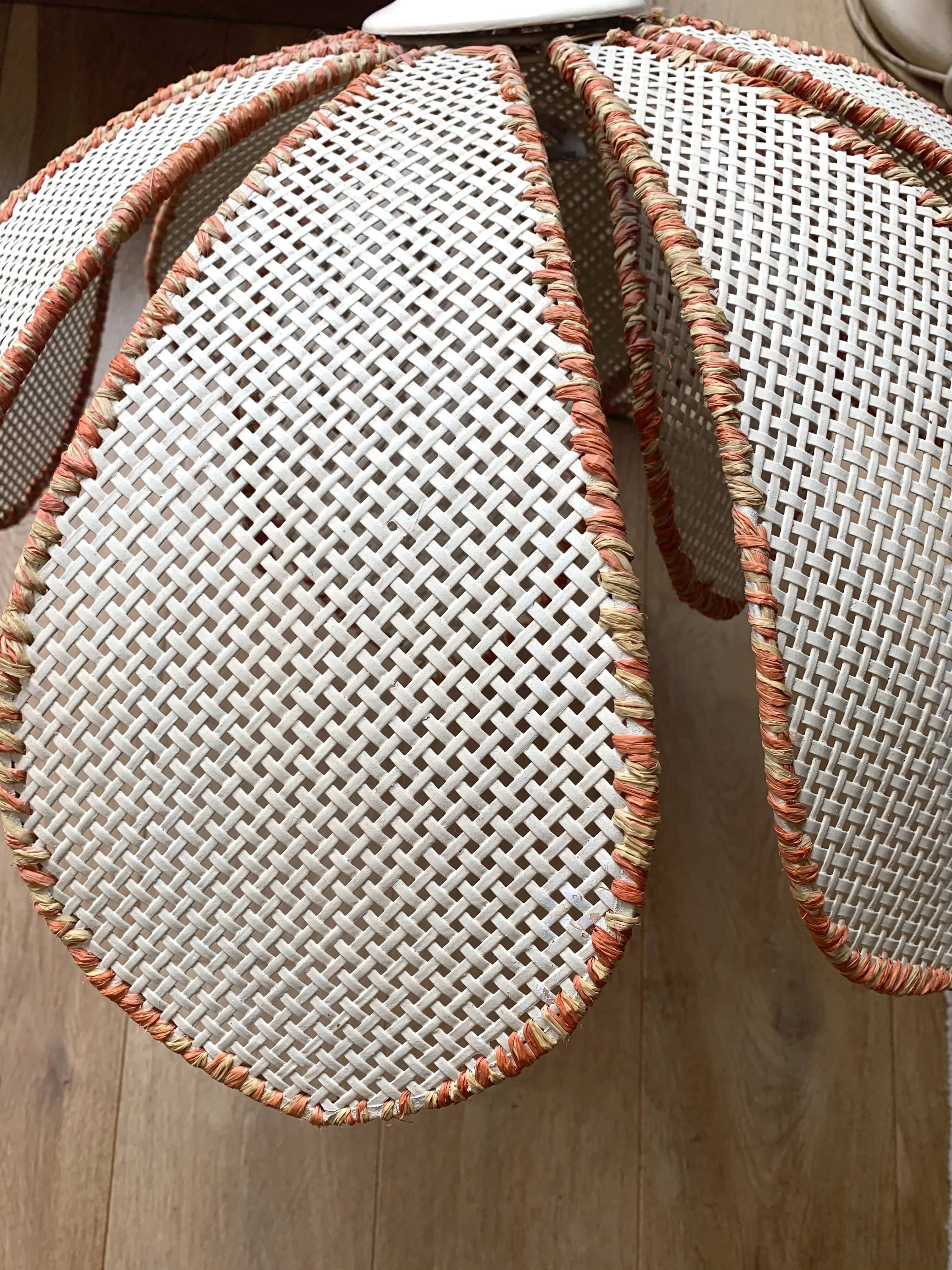 Flower suspension in rattan canning from the 70s