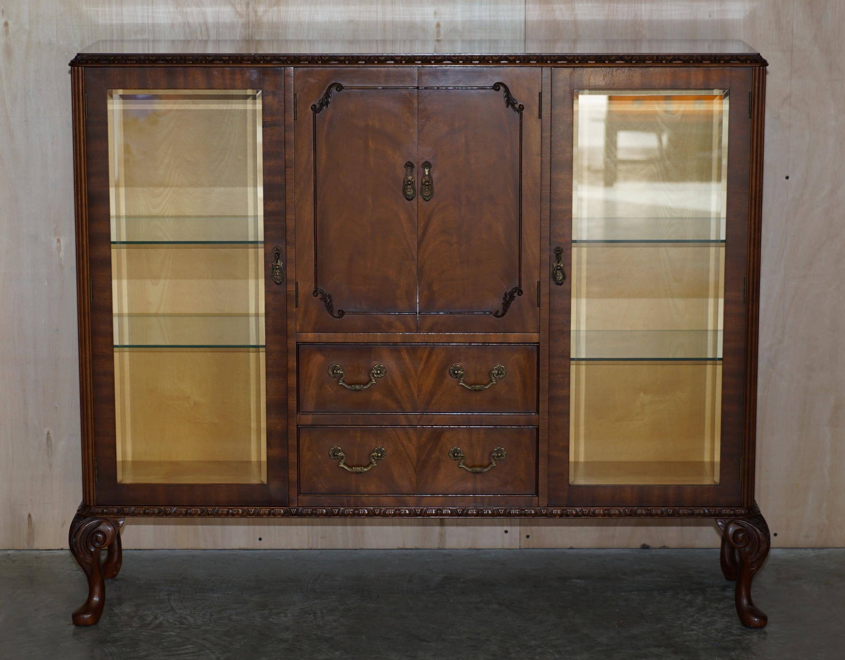 Vintage buffet display cabinet circa 1940 in flame mahogany and satinwood.