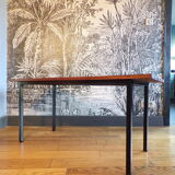Banc moderniste à lattes de teck