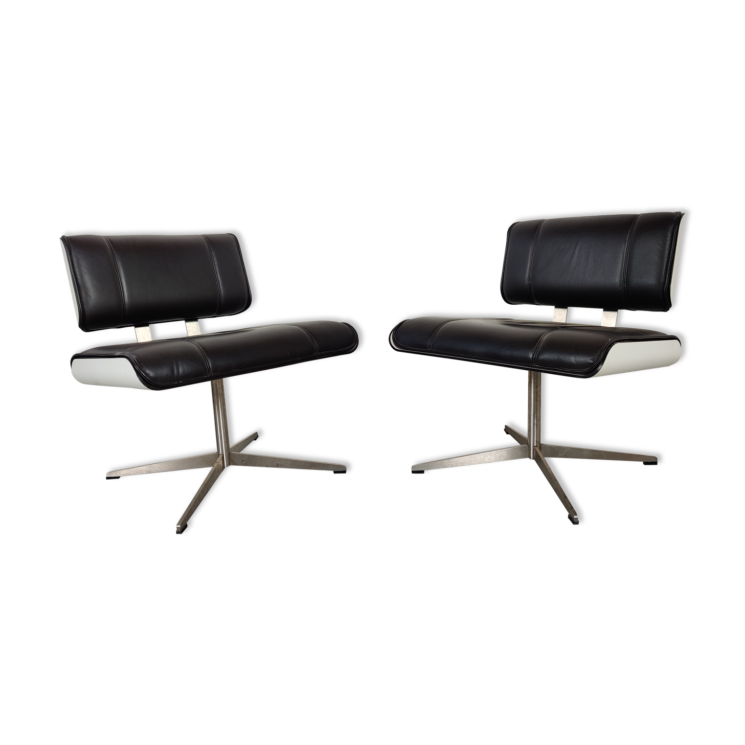 Pair of leather armchairs, 80s/90s