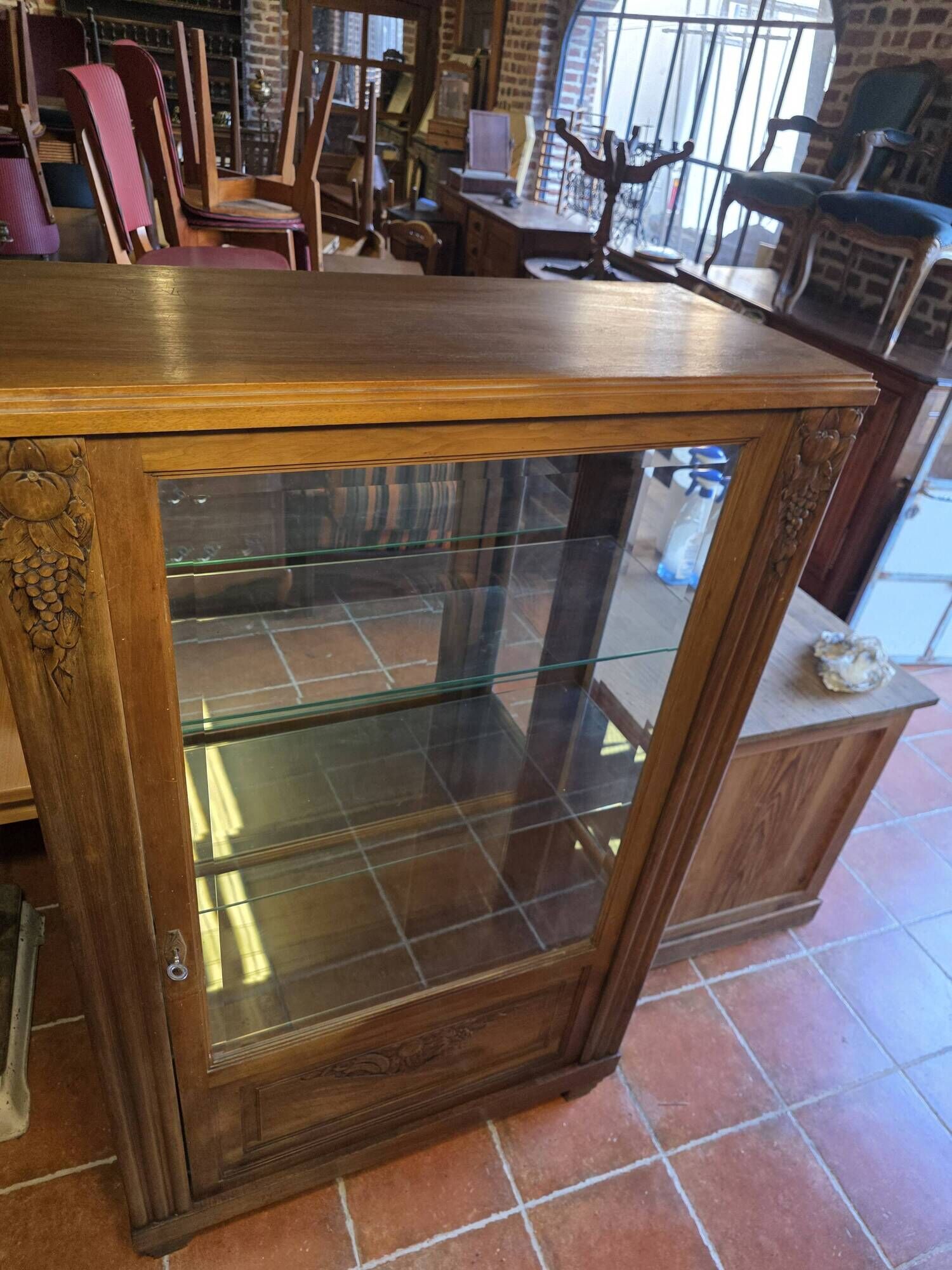 Vitrine art déco en acajou années 1930