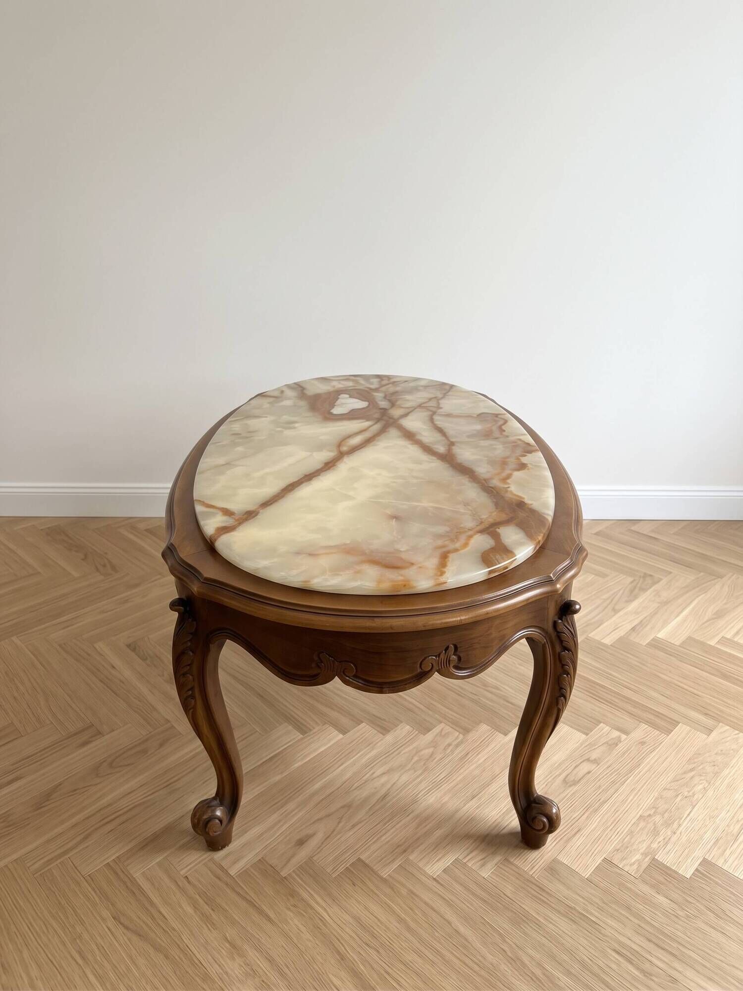 Oval coffee table in Louis XV style made of onyx and solid wood.