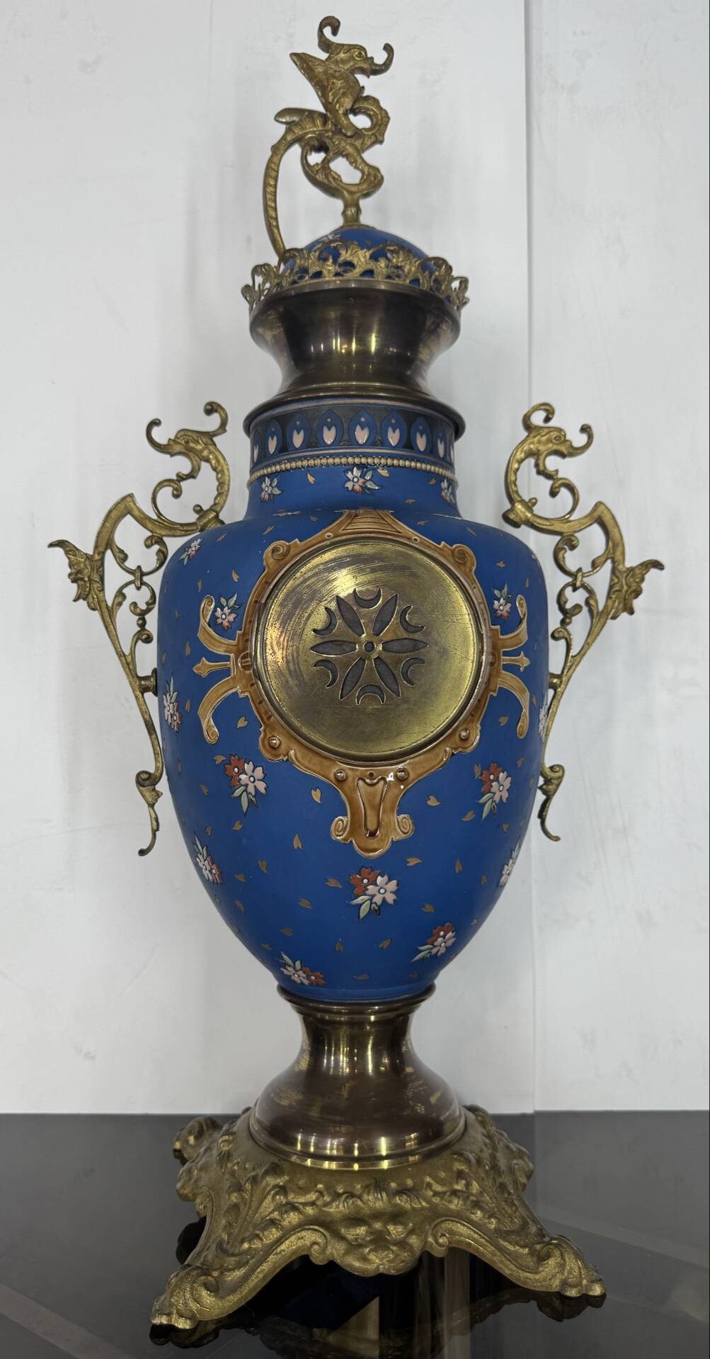 Garniture de cheminée Napoléon III en faïence Villeroy & Boch Mettlach