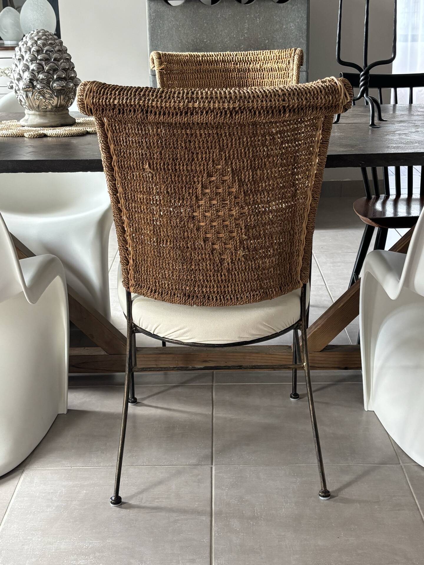 Chaises en fer et corde tressée