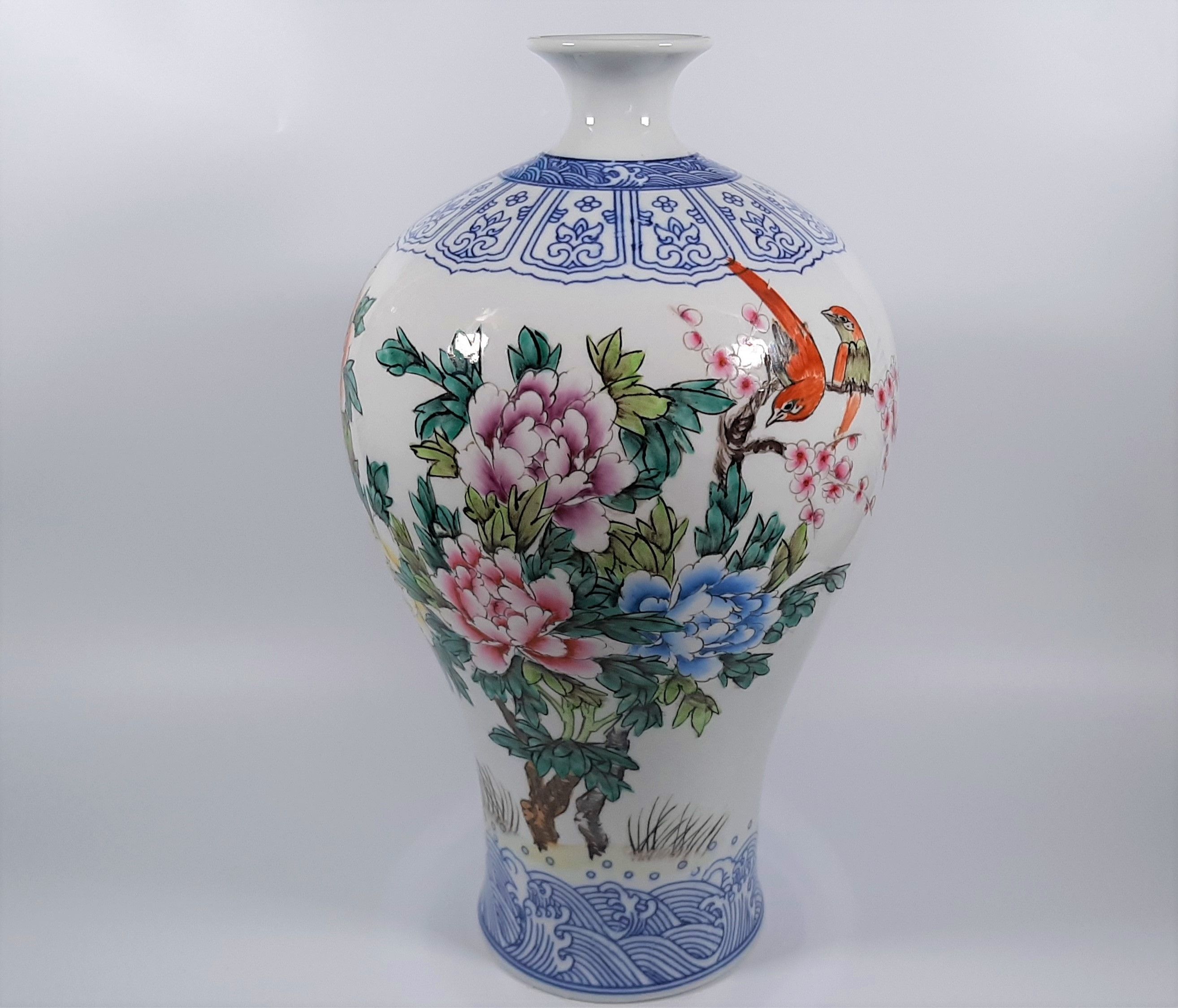 Antique Chinese Qing Qianlong Meiping Porcelain Vase